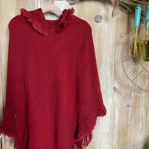 LITTLE RED RIDING HOOD PONCHO - Picture 2 of 3